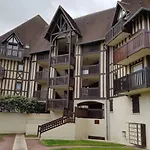 Apt With Balcony At 350 M From The Beach